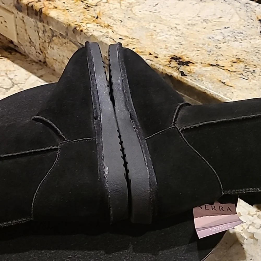 Serra Ladies Suede Boots sz 7. New with tags. (#923) black and gray boot.